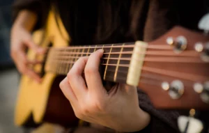 Domina la Guitarra: Tu Camino Hacia la Maestría Musical