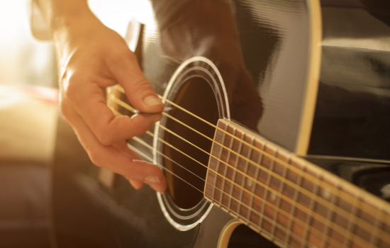 Toca guitarra como un profesional